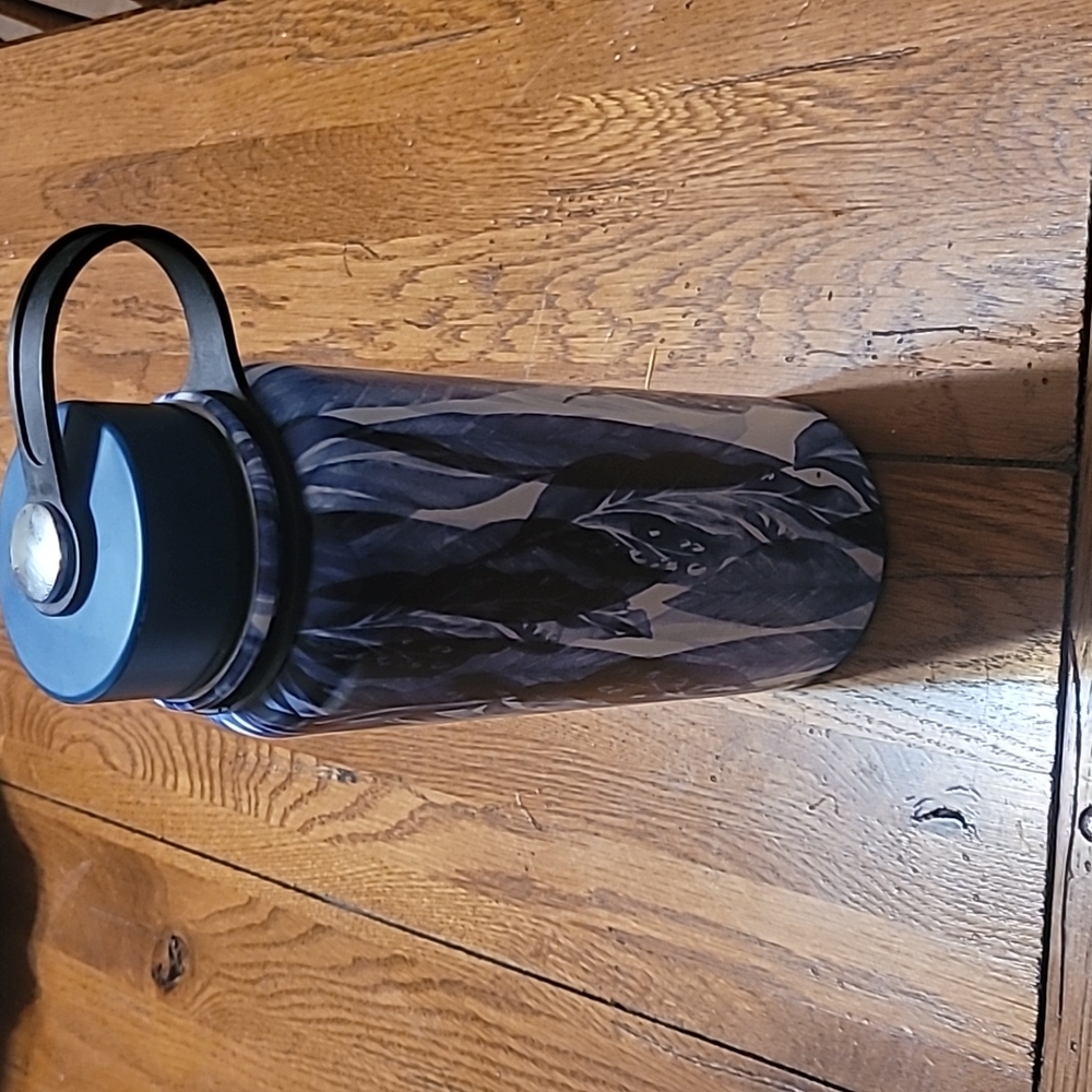 NWOT 32 oz Serene Insulated Aluminum Water Bottle  Blue Feather Print